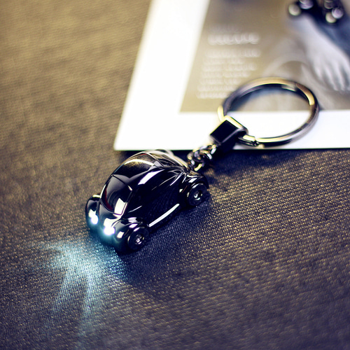 자동차 차량 열쇠고리  자동차 차량 열쇠고리개성 있는 자동차 벨트 LED 작은 램프 키링 커플 아이디어금22293192493627