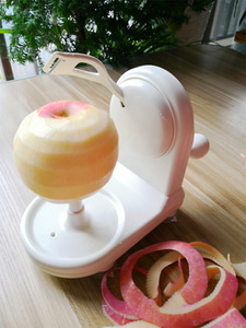 과일깍기 일본 사과를 깎고 다기능 머신기 수동식 전자동의 껍질을 벗겨 과일의 성물 수동으로